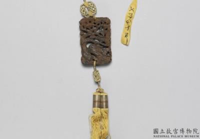 图片[2]-Carved agarwood scent pendant with pine and spirit fungus, Qing dynasty (1644-1911)-China Archive